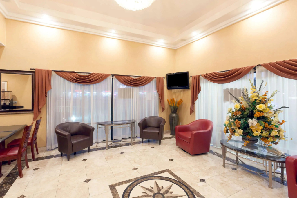 Howard Johnson Hotel & Suites by Wyndham Pico Rivera, photo 2
