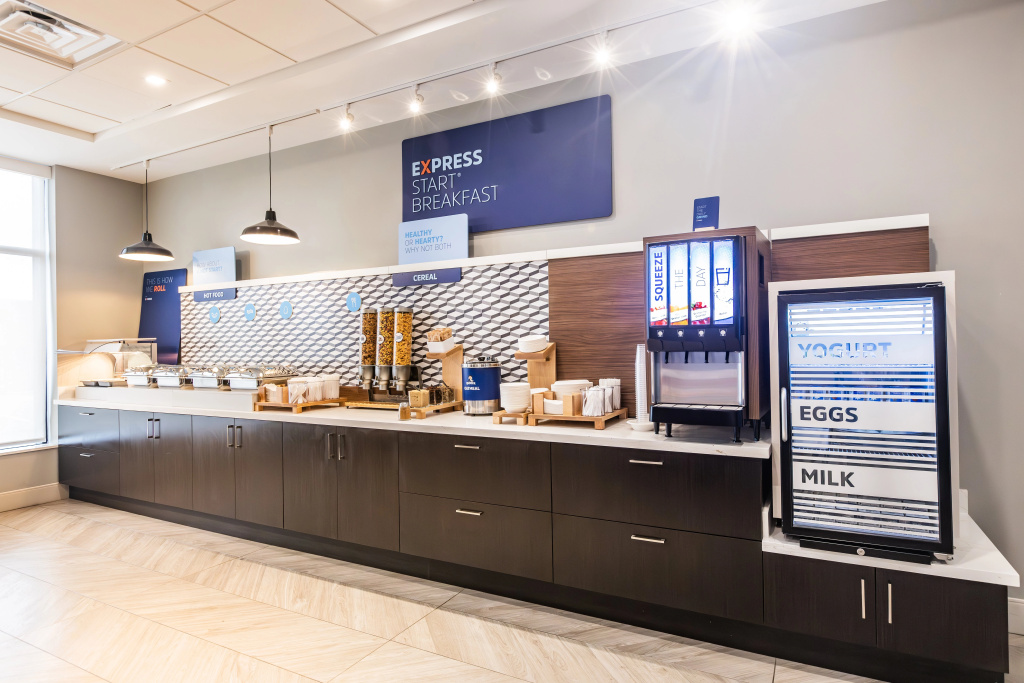 Holiday Inn Express & Suites Toronto Airport South by IHG — photo 6