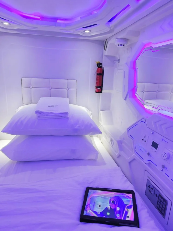 MET A Space Pod Phrom Phong, photo 3