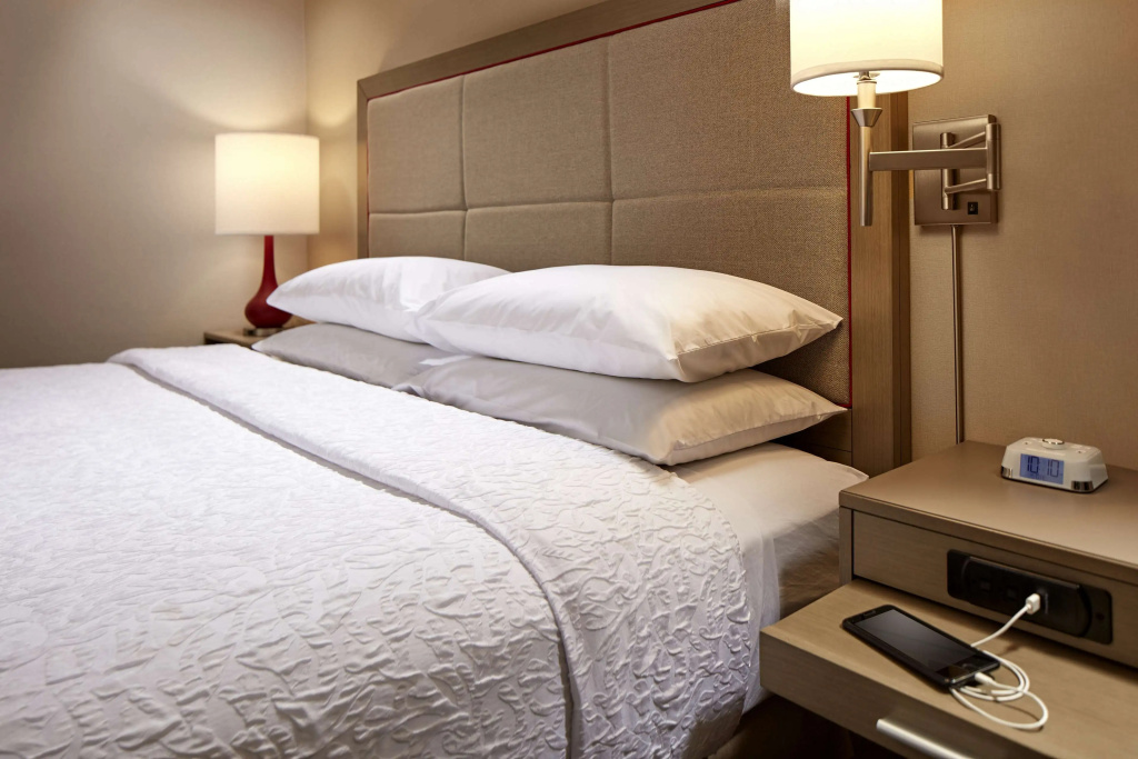 Hampton Inn Long Beach Airport — photo 7