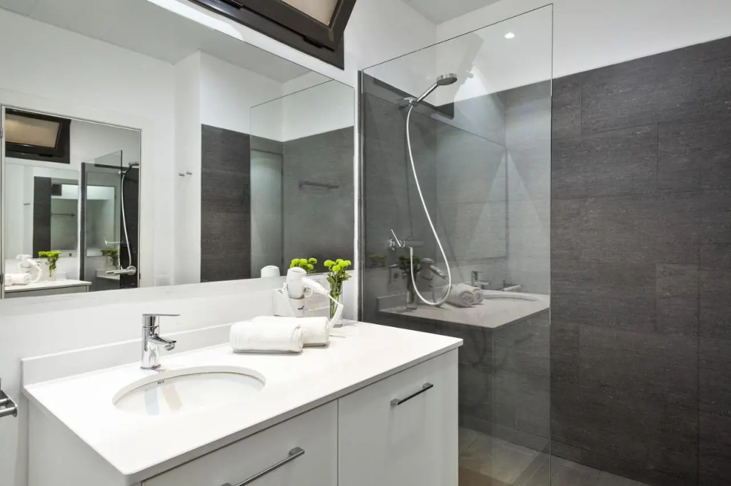 Fira Apartments — photo 8