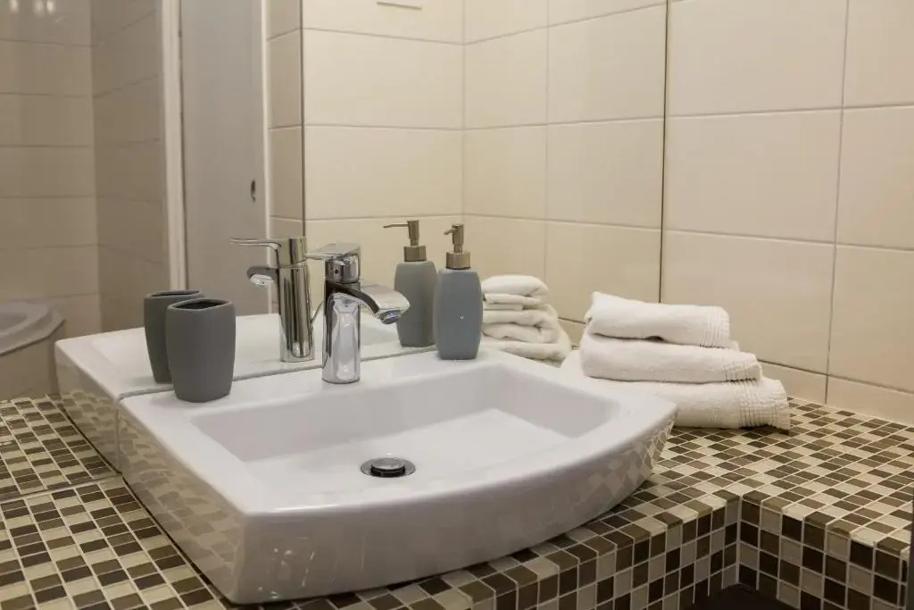 Laura Lux Suites — photo 8