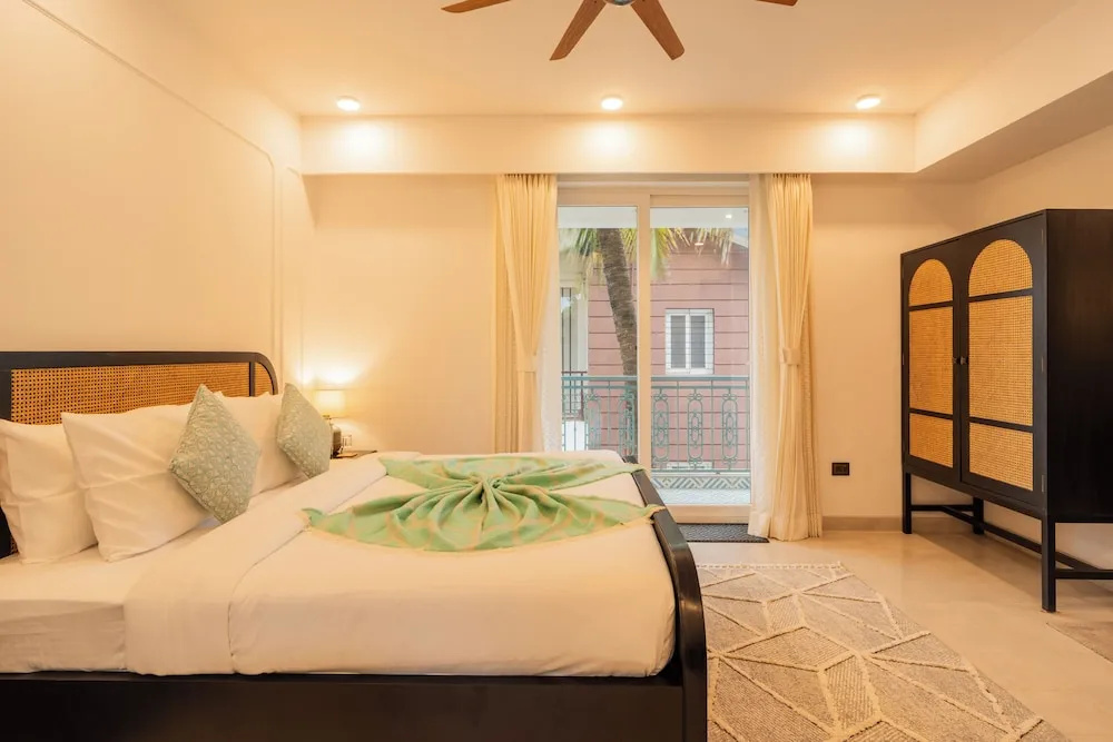 ELIVAAS Purple Coral Luxe 5-BHK Villa — photo 6