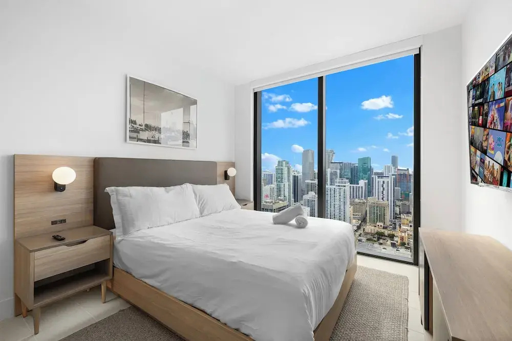 Luxury Downtown Condos with City Views, photo 2