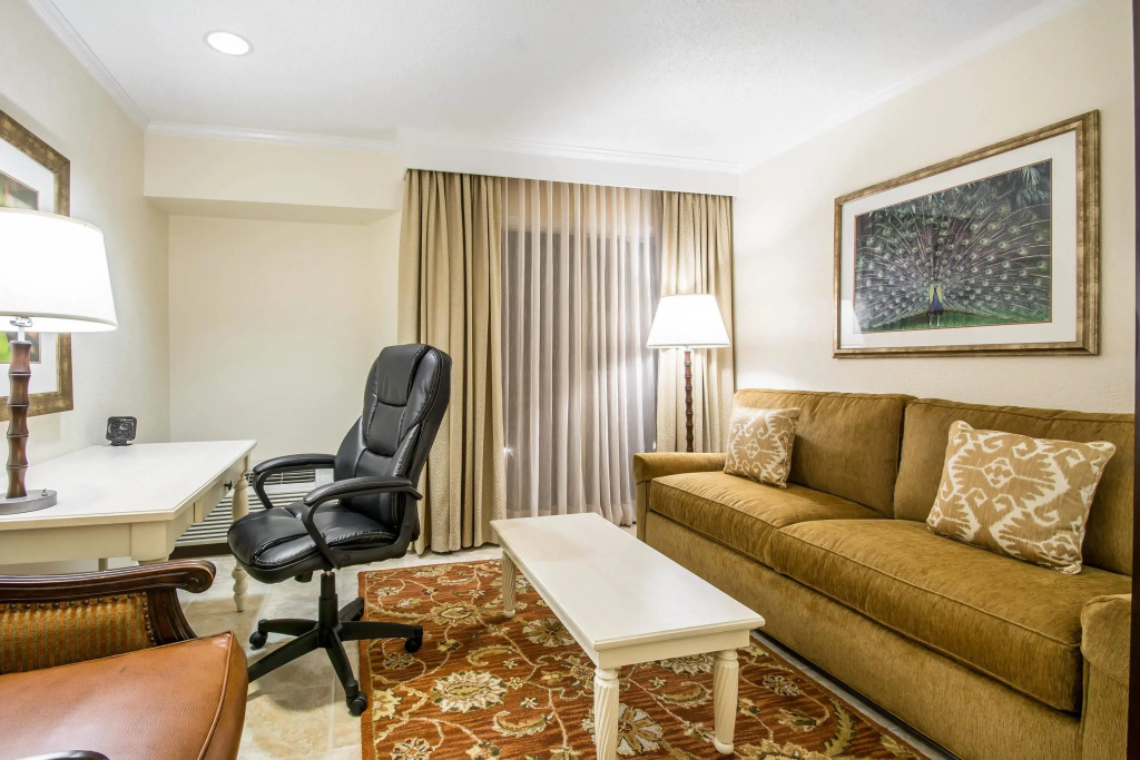 Comfort Suites Paradise Island — photo 7