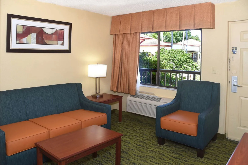 Baymont by Wyndham Orlando East — photo 8