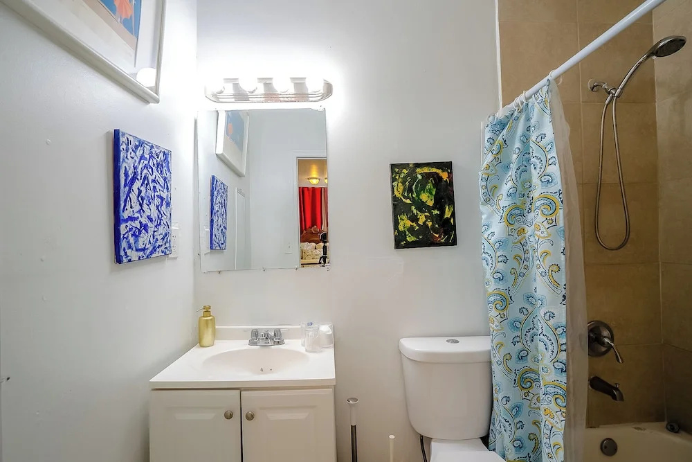 Miami Vacation Home 4 bedroom Parking. — photo 8