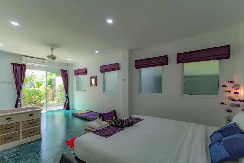 Luxurious 10-bedroom Villa With Private Pool in Chalong, Phuket, photo 3