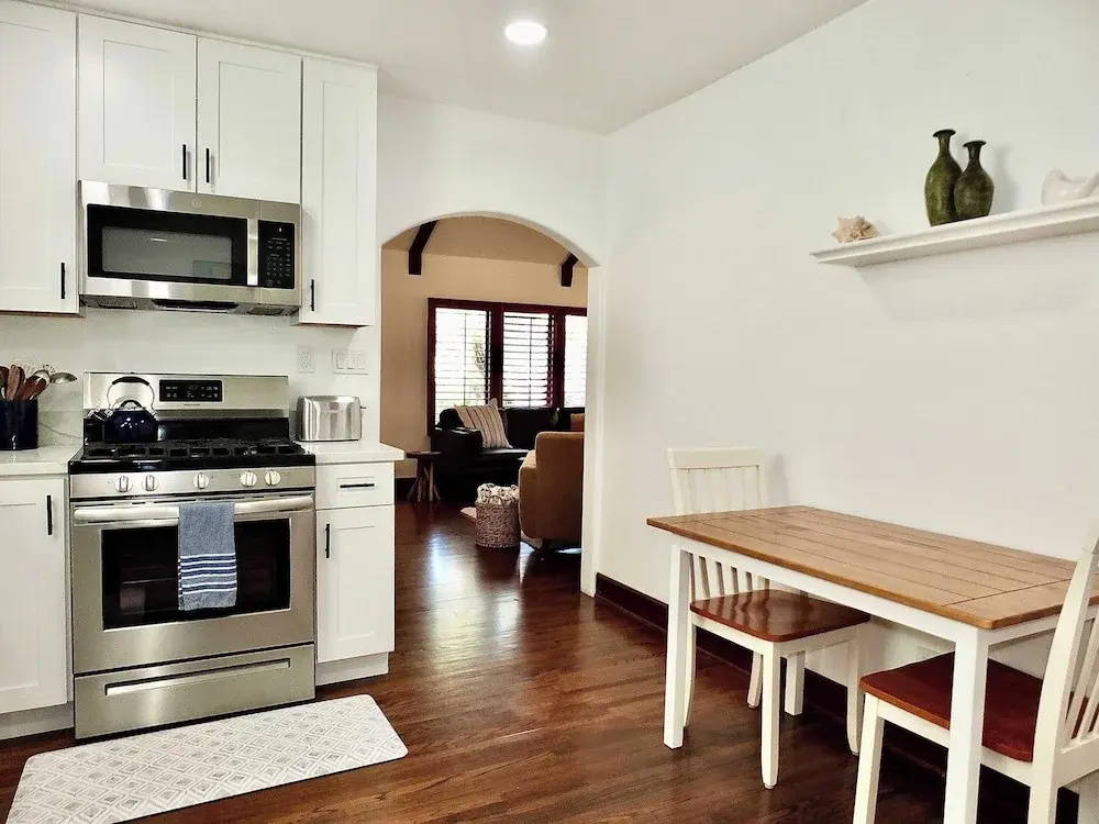Belmont Shore - 2 Blocks to Beach - World Cup - Sleeps 6, photo 4