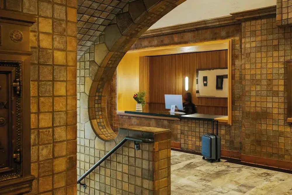 Reside Craftsman Los Angeles, a Wyndham Residence — photo 2