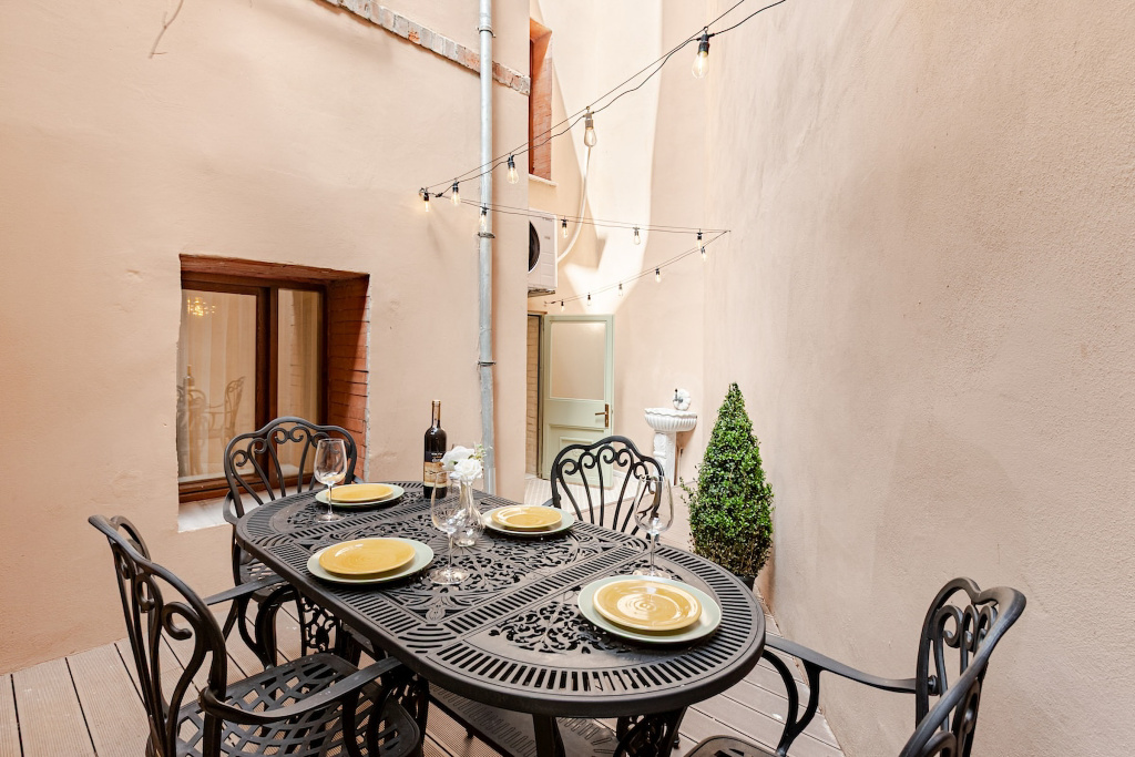 Two-Bedroom in Historic Mansion Old Town Flat — photo 7