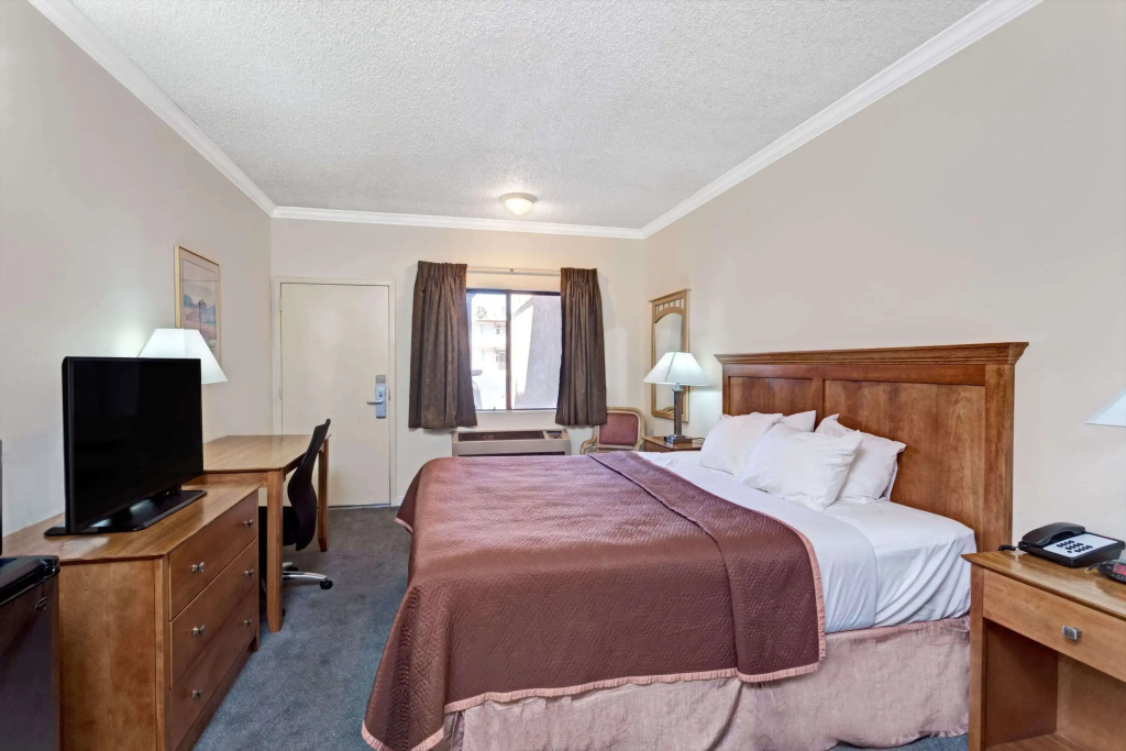 Travelodge by Wyndham Pasadena Central — photo 6