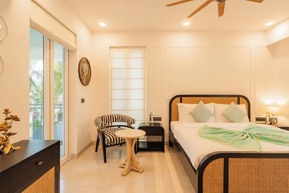 ELIVAAS Purple Coral Luxe 5-BHK Villa, photo 5
