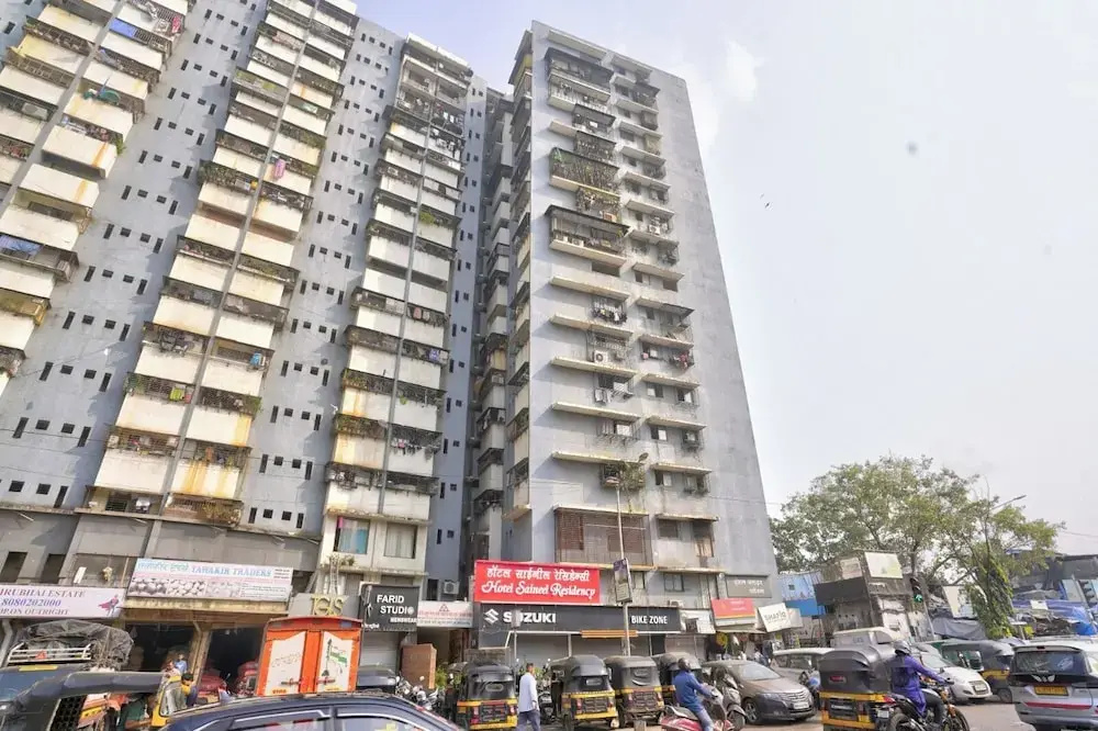 Glitz Saineel Executive Near Juhu Beach