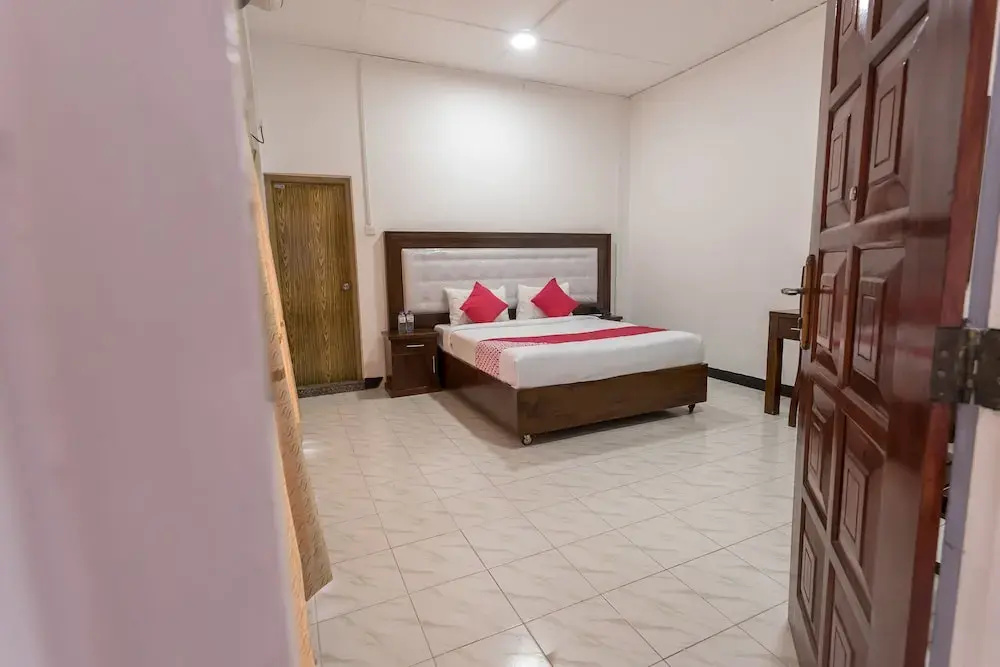 OYO 102 Metro Marine Drive Hotel — photo 3