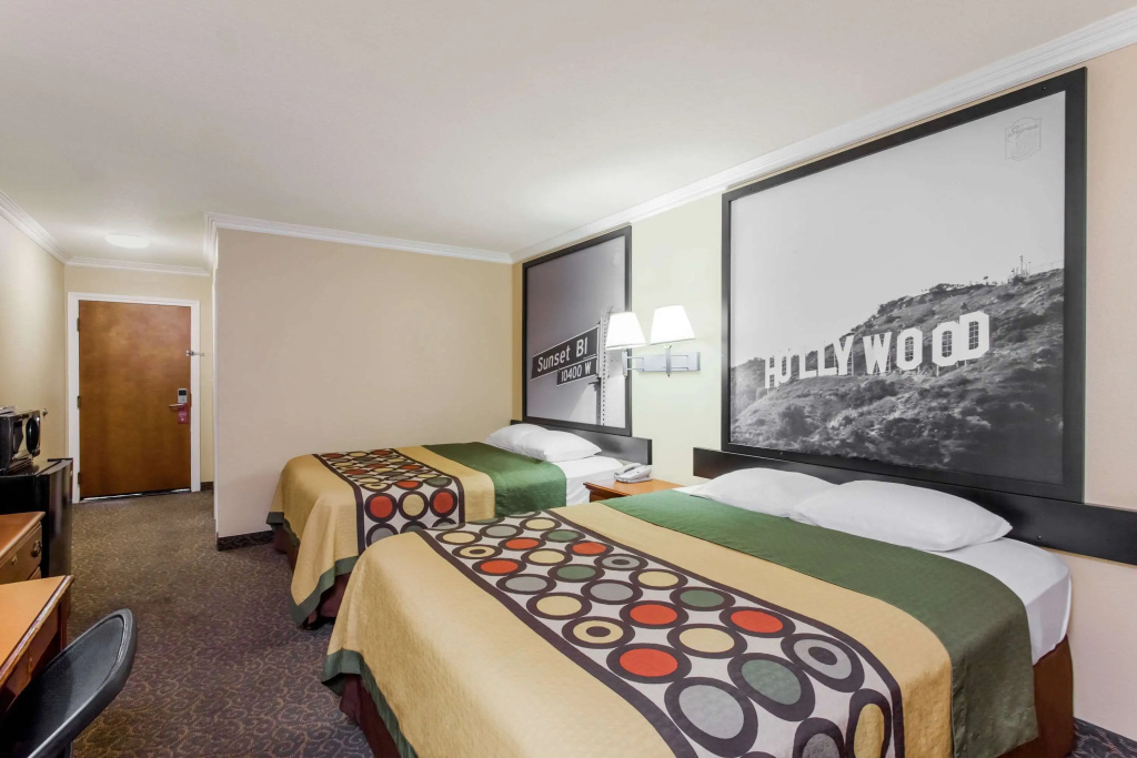 Super 8 by Wyndham Los Angeles Downtown — photo 7
