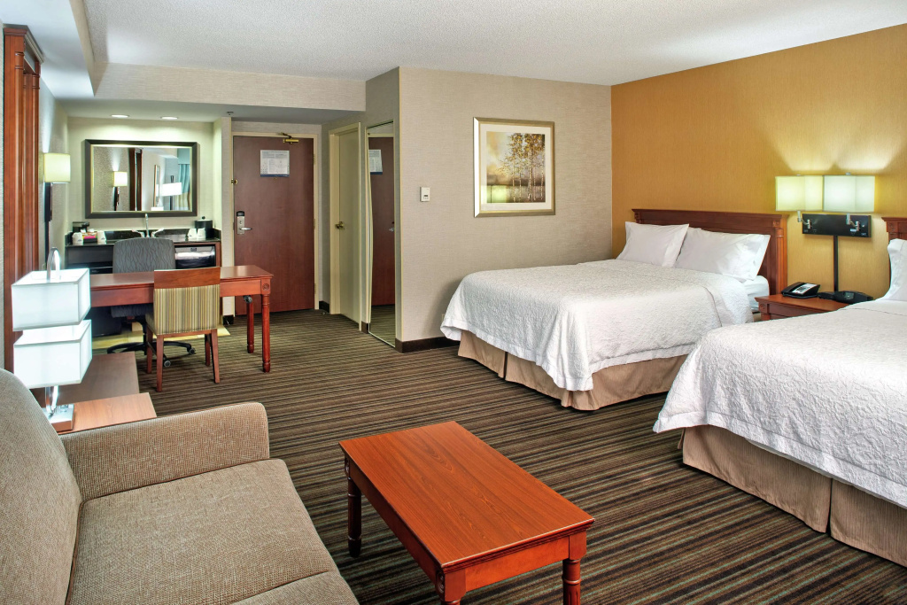 Hampton Inn & Suites by Hilton Toronto Airport, photo 4