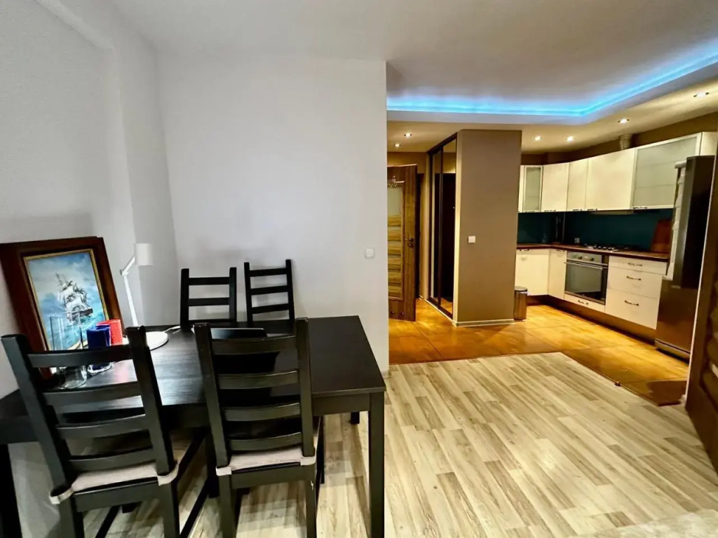 DECOR 2 metro fast WiFI 55’TV Netflix HBO cozy — photo 2