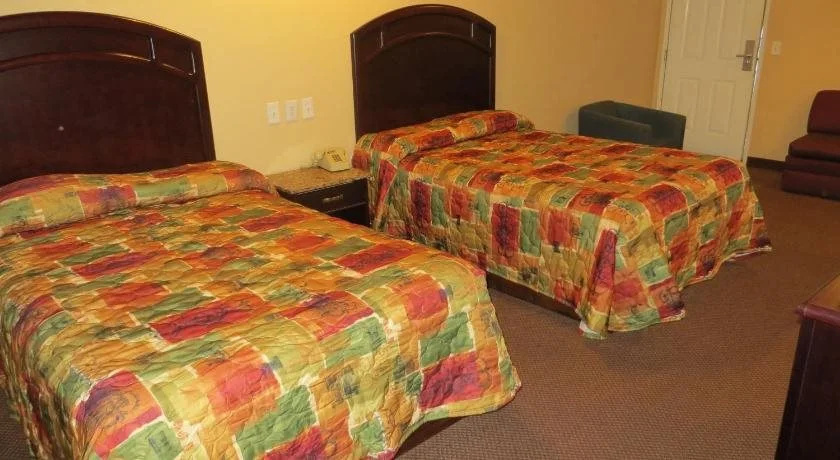 Delmonico Inn & Suites, photo 2