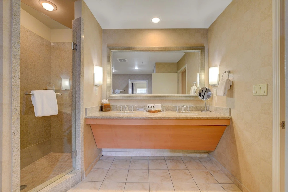 Sapphire Skyline Premium Suite — photo 7