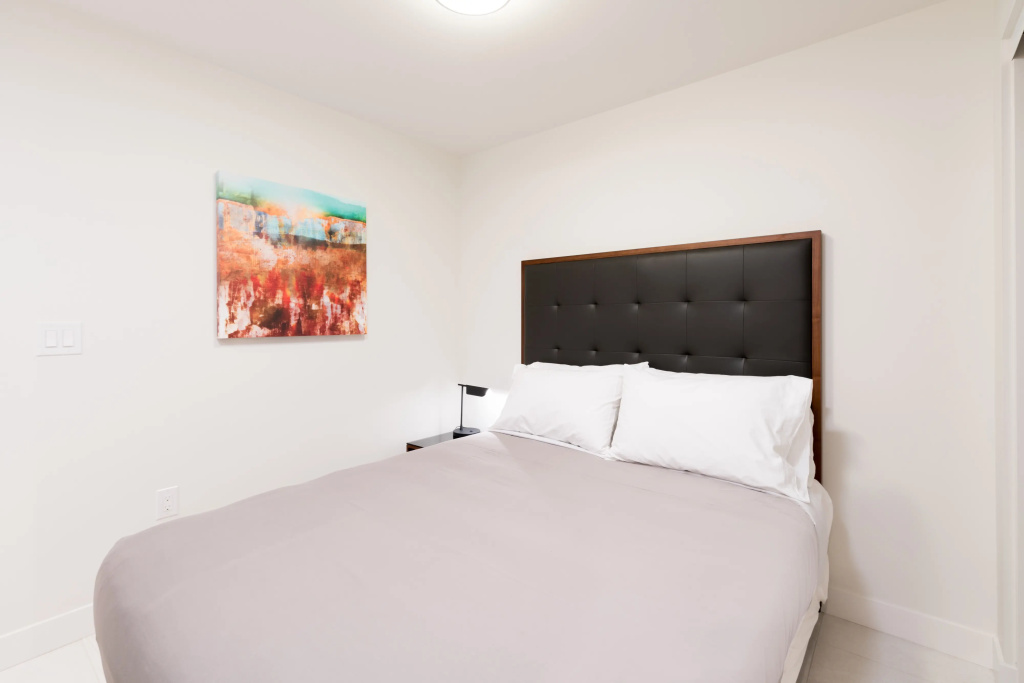 Level Furnished Living, photo 4