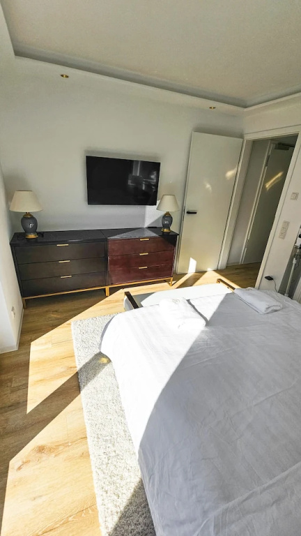 Luxus Neubau 65m2 City Wohnung- Re — photo 2