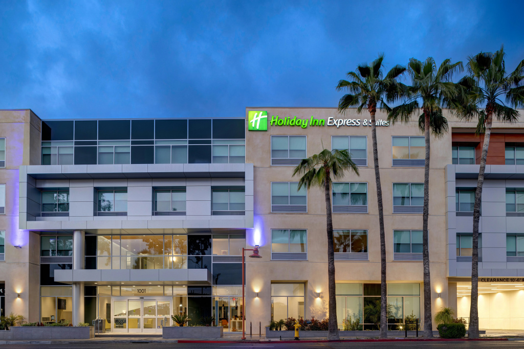 Holiday Inn Express & Suites Glendale Downtown by IHG
