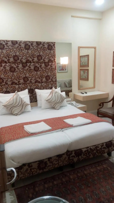 Bentley Hotel Marine Drive, photo 2