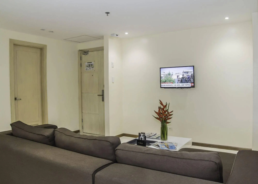 Golden Prince Hotel and Suites