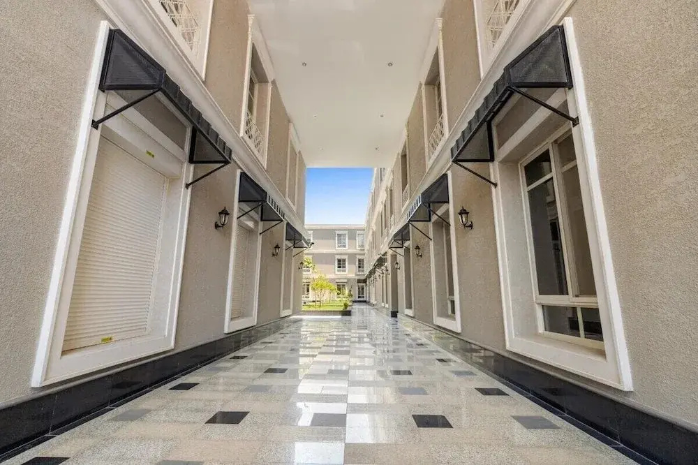 Central Stay With Parking & Stylish Design