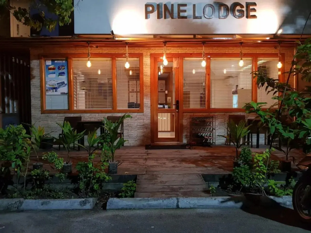 Отель Pine Lodge Maldives
