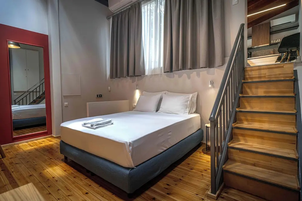 Belle Athenes - Luxury Rooms at Monastiraki Railway Station, photo 2