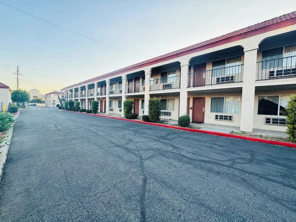 Casa Blanca Hotel - Azusa, Los Angeles — photo 3