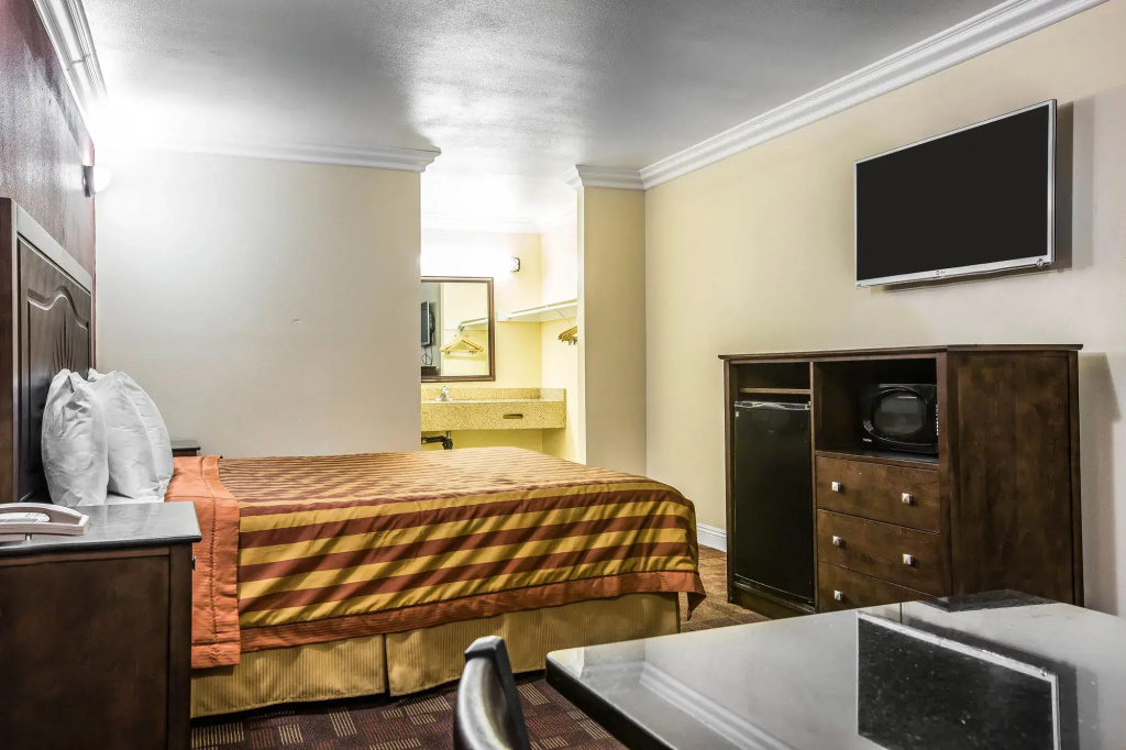 Pico Rivera Inn and Suites, photo 4