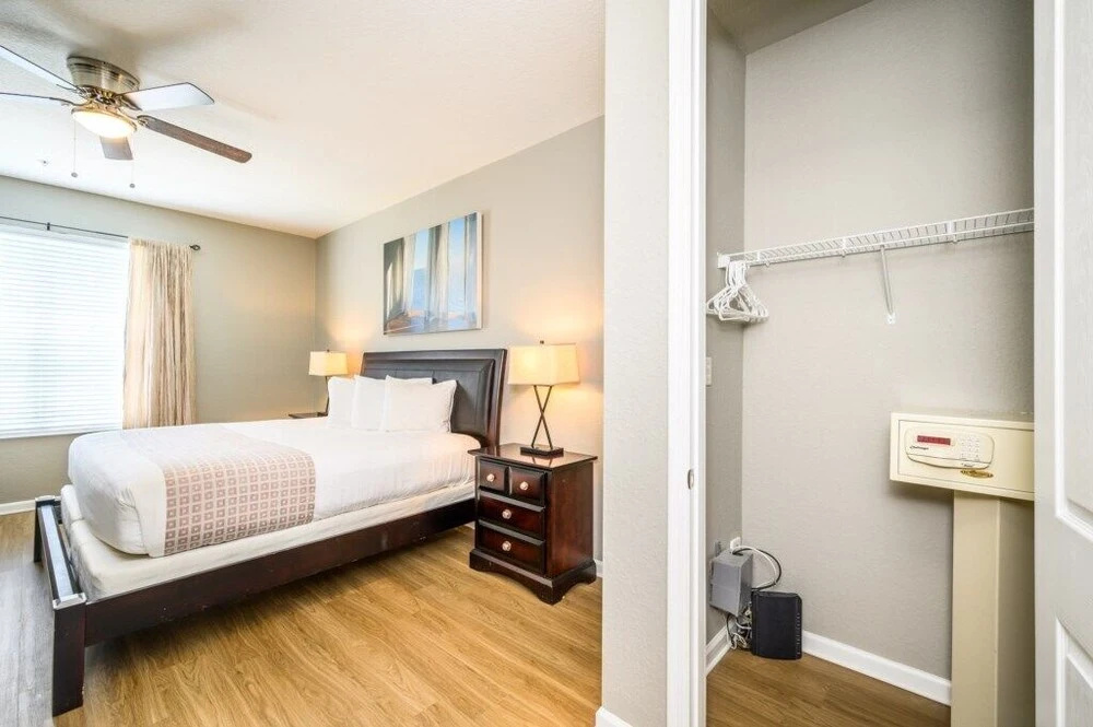 Epic Universe 3 Bedroom Premium Lakeview Condo-1012 — photo 7