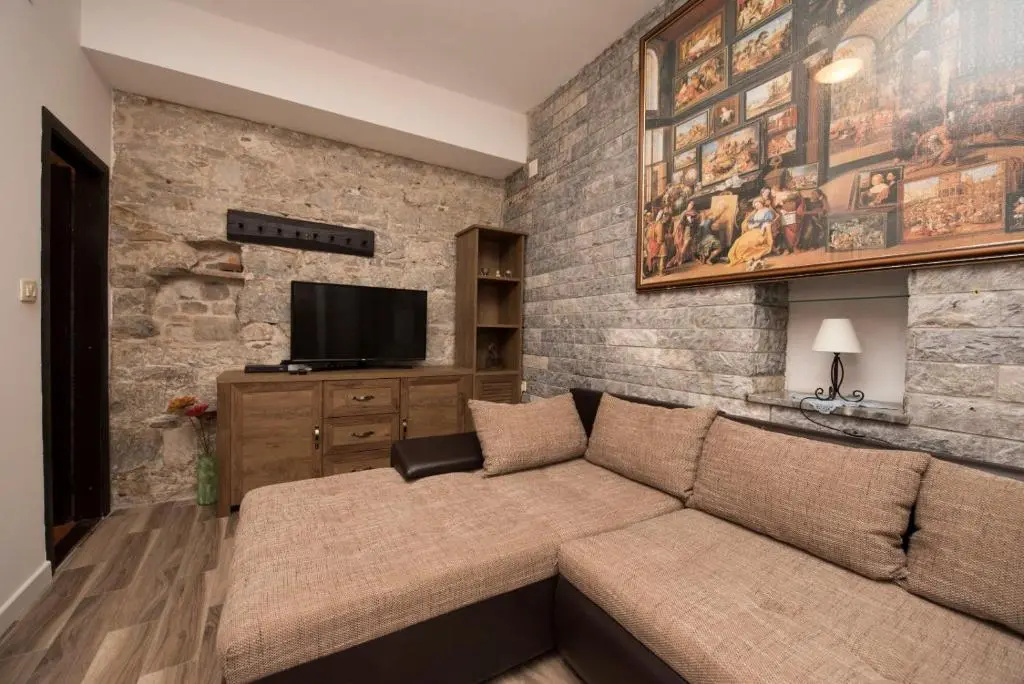 Elena Rooms, photo 2