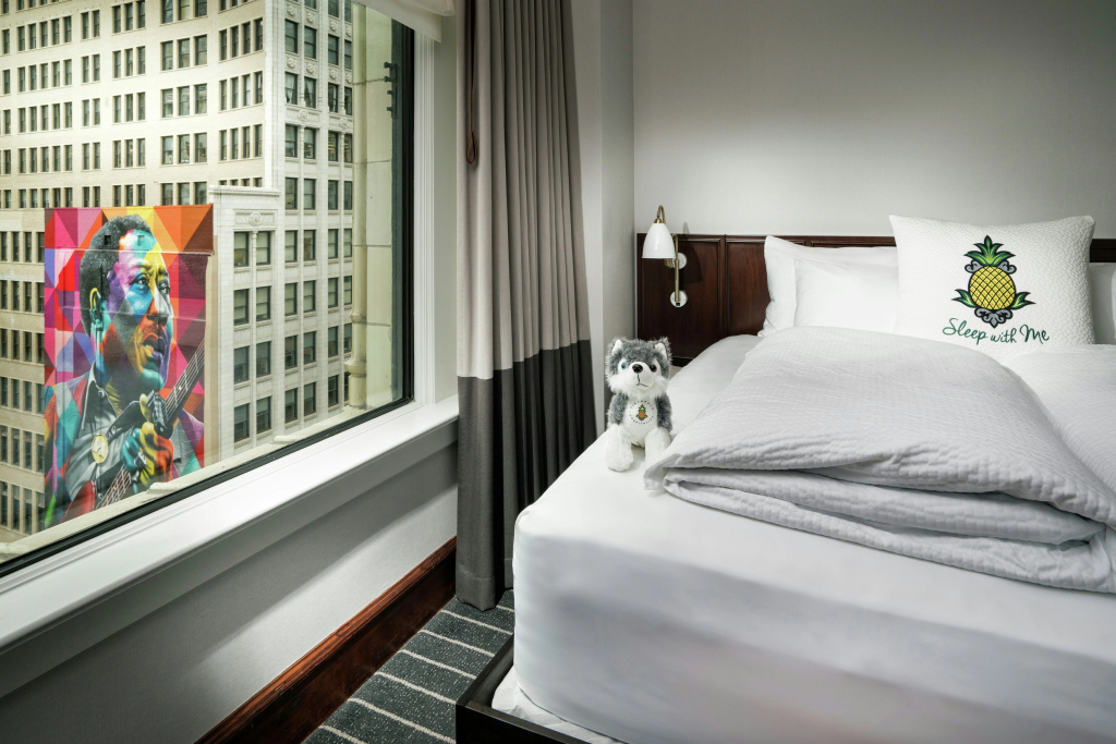 Staypineapple, An Iconic Hotel, The Loop — photo 7