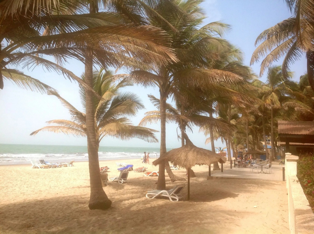Bungalow Beach Hotel — photo 4