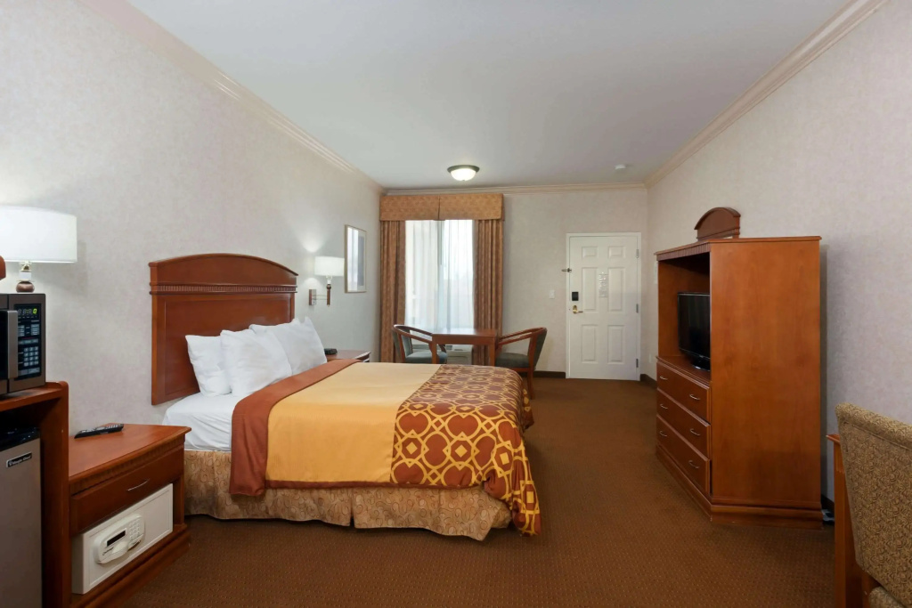 Howard Johnson Hotel & Suites by Wyndham Pico Rivera, photo 5