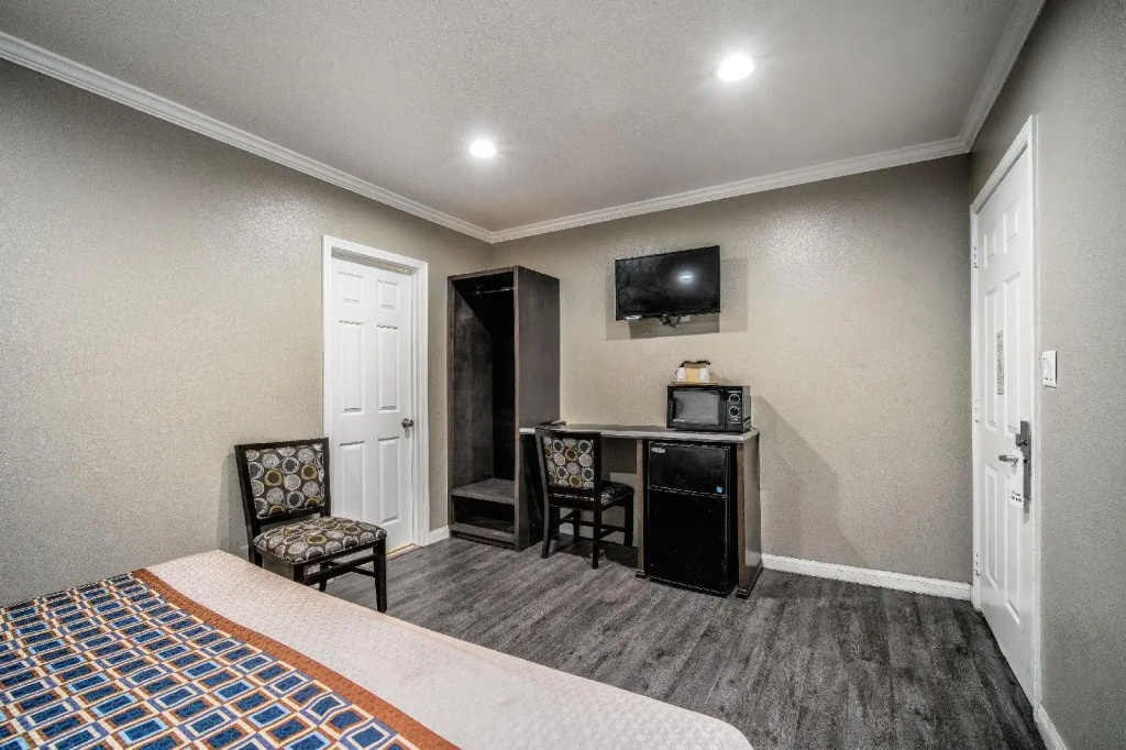 Regency Inn & Suites, photo 5
