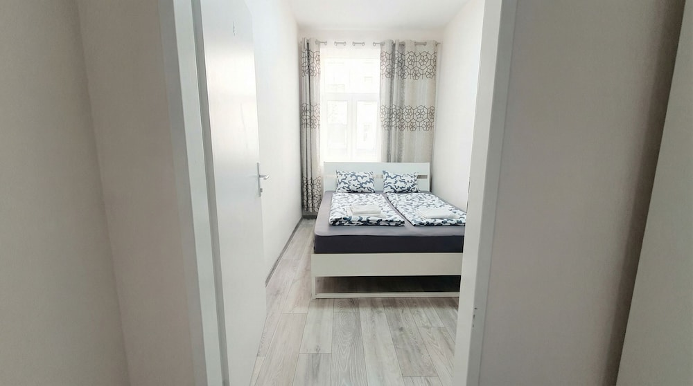 15 Min to Vienna Center - Affordable & Simple 5BR Apt with WIFI, photo 3