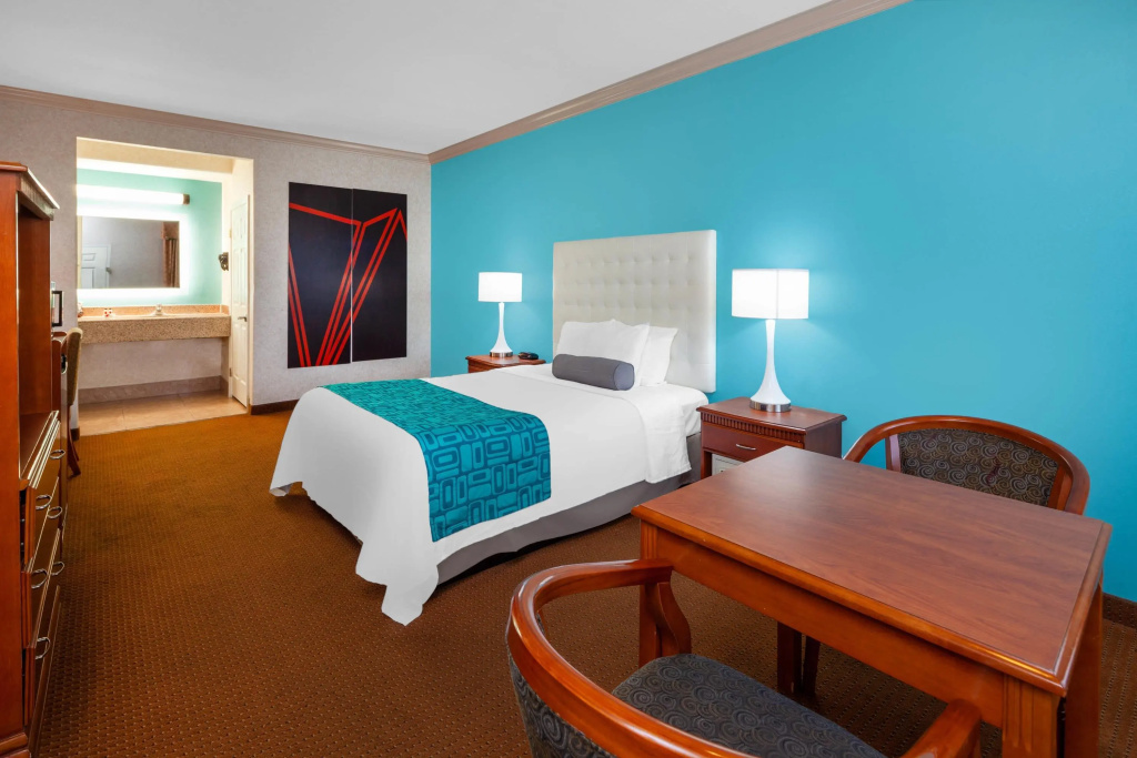 Howard Johnson Hotel & Suites by Wyndham Pico Rivera — photo 6