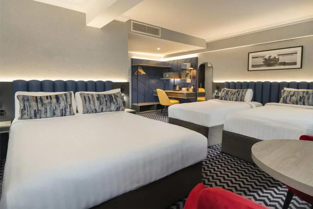 Academy Plaza Hotel, photo 3