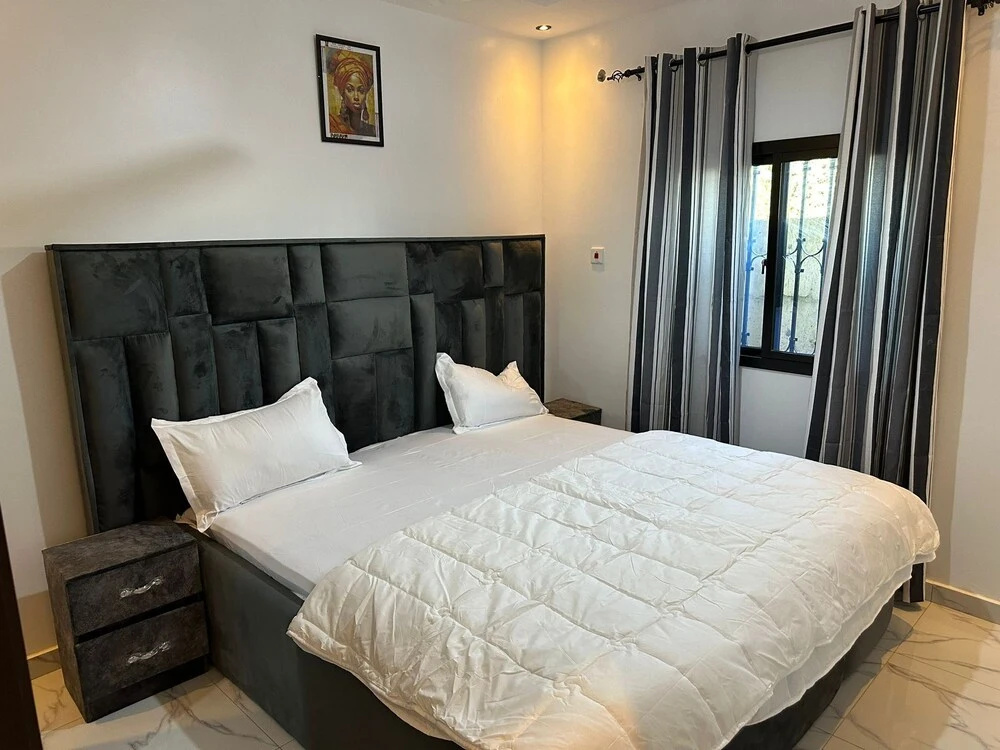 Luxe Apt #4the Retreat Apartments — photo 6