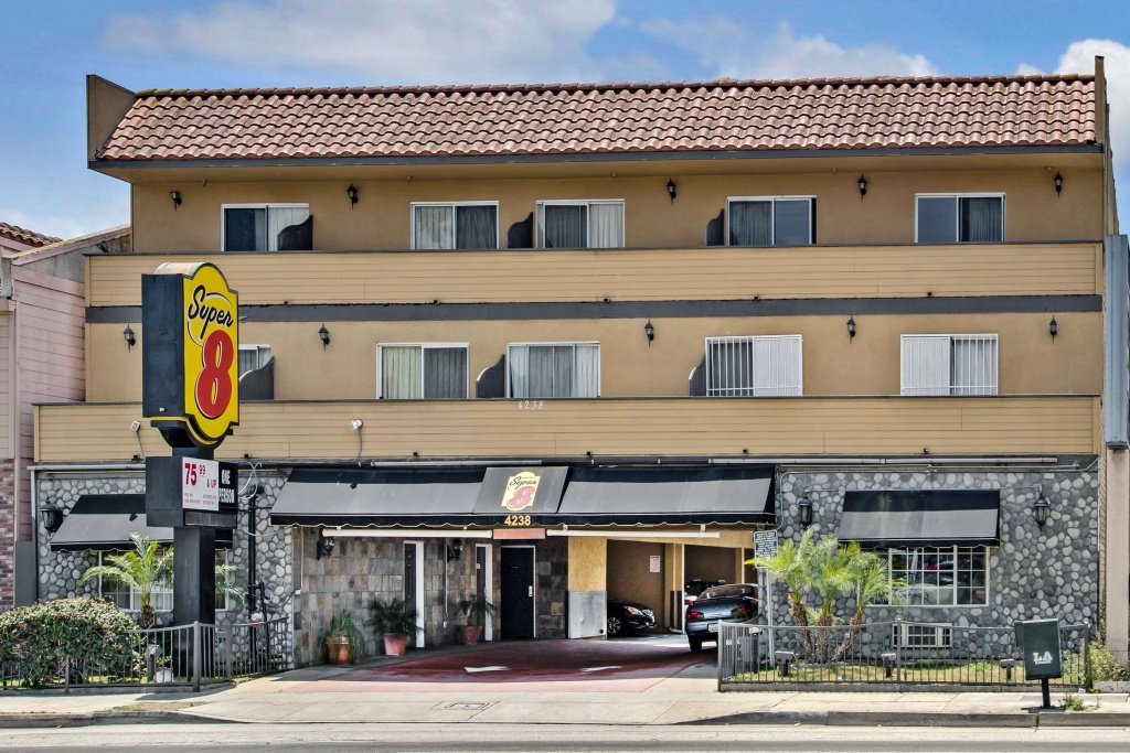 Elev8 Hotel Los Angeles LAX