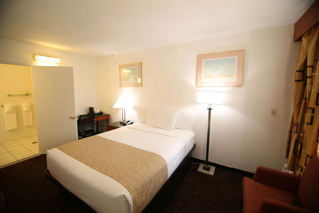 Travelodge by Wyndham Burbank-Glendale, photo 2