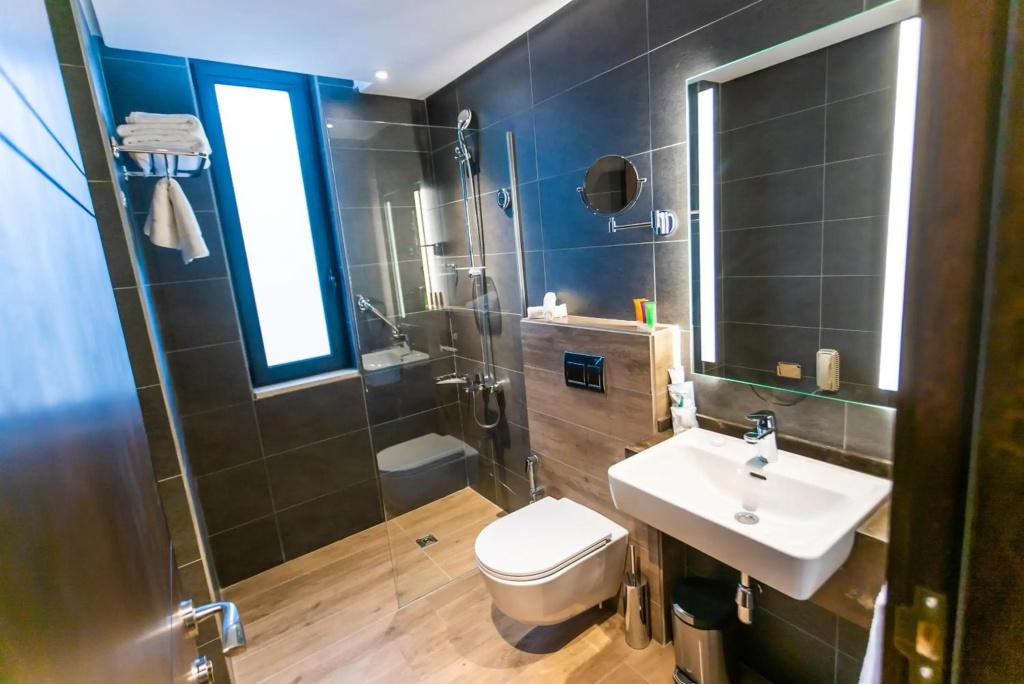 The Compass Hotel — photo 6