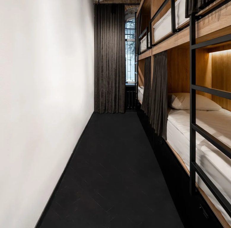 Globe Runner Rooms & Dorms — photo 3
