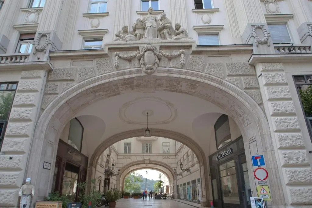 Gloria Apartment