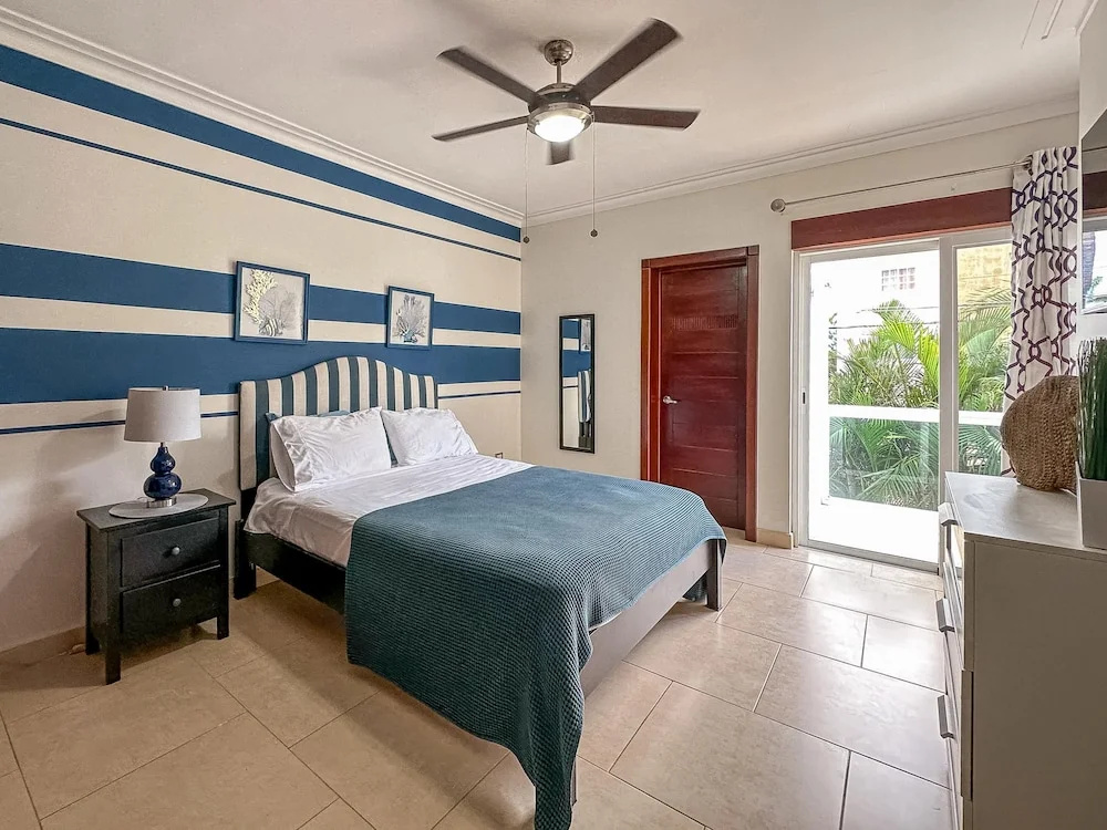 Incredible 3 BR Penthouse w BBQ Jacuzzi, photo 3
